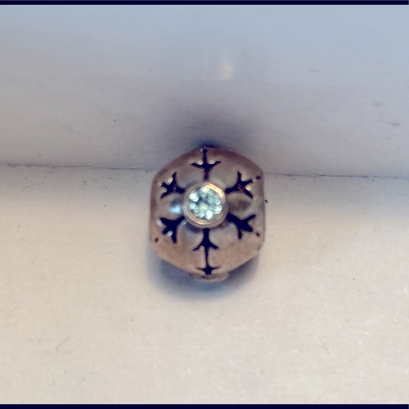 Pandora Snowflake charm - Picture 2 of 2